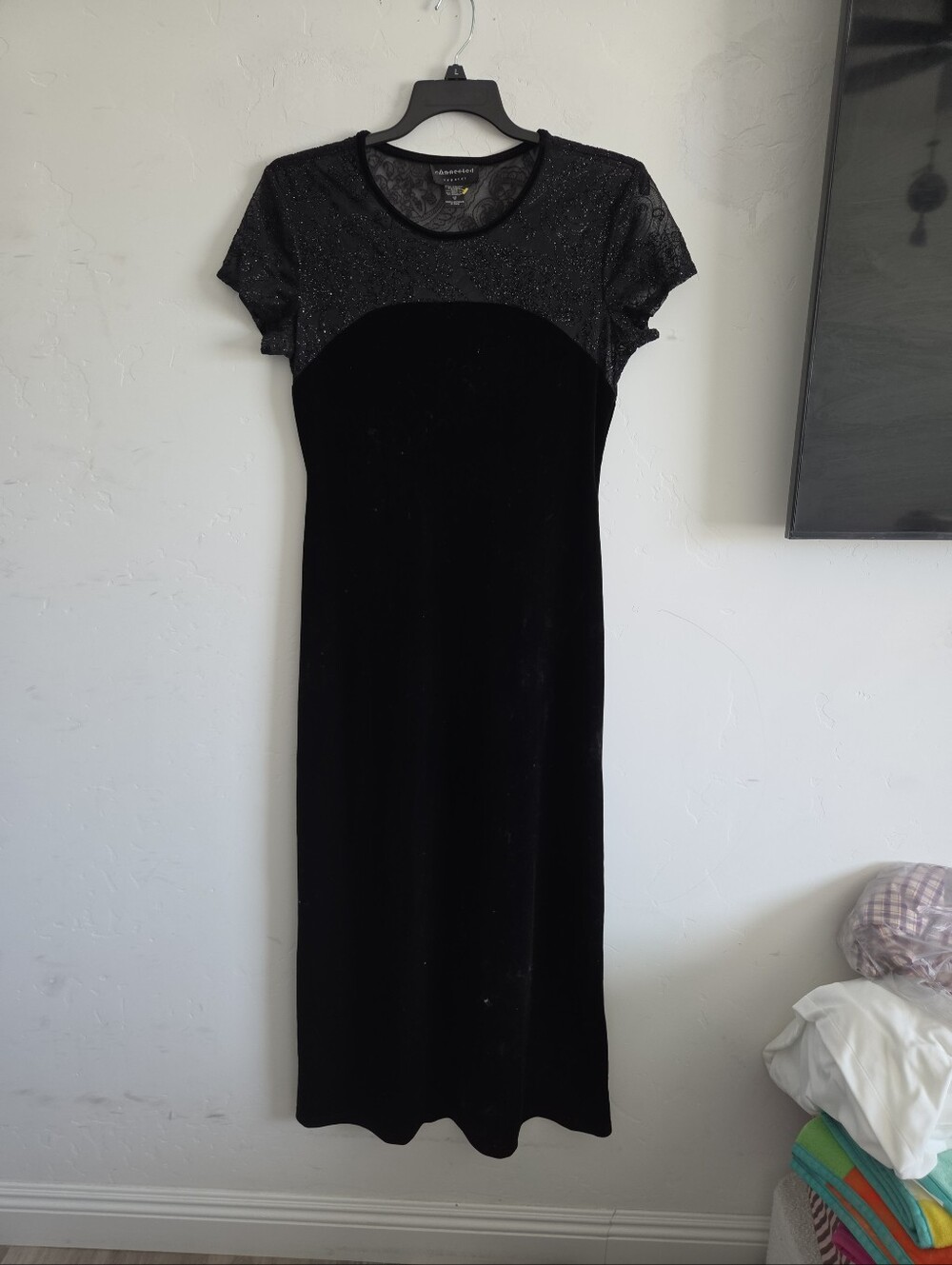 Black Velvet Short-Sleeve Midi Dress - Sparkle Yoke